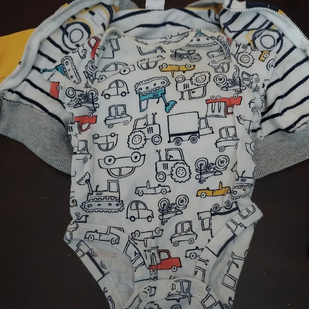 Carter's Baby Boy Dump Truck Hoodie, Printed Bodysuit & Jeggings Set in Size 3M - Picture 4 of 6